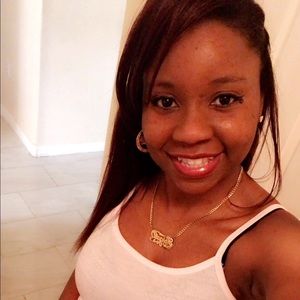 Meet your Posher, Abigail